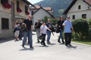 Starodobniki z jubilejnim mednarodnim srečanjem dokončno otvorili letošnji Flosarski bal